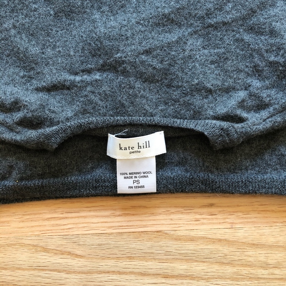 🎉$10 KATE HILL PETITE GRAY Sweater